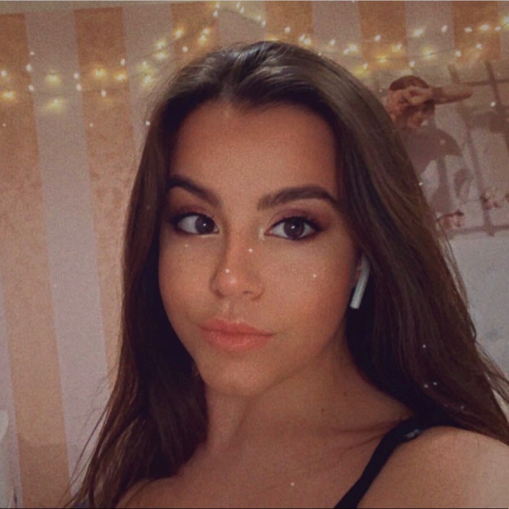 Meet your Posher, Daniela